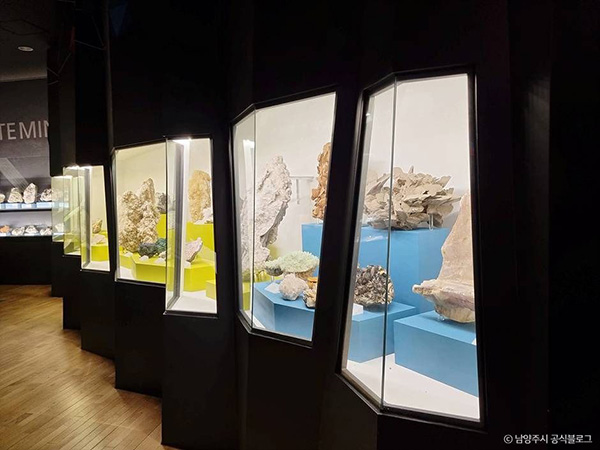 미호박물관 광물·암석 표본 전시실