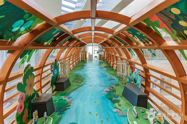 서울상상나라 숲 테마 실내 체험 통로