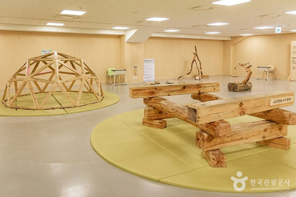 용인어린이상상의숲 예술놀이터 실내 체험공간