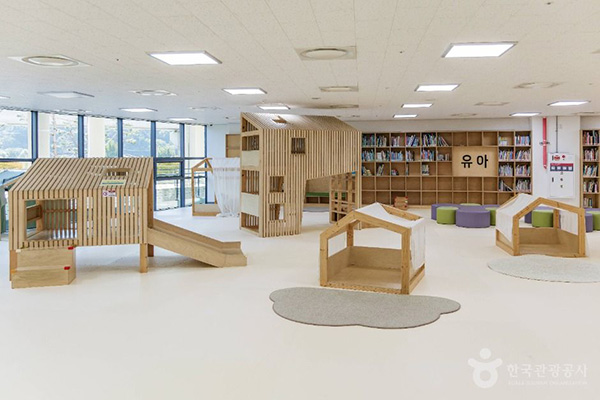 용인어린이상상의숲 유아 북그라운드
