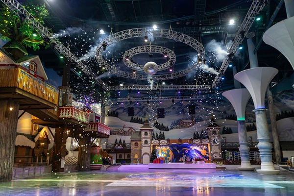 일산 원마운트 스노우파크 오로라·스노우 쇼 전경, 조명과 눈 연출이 어우러진 공연 공간