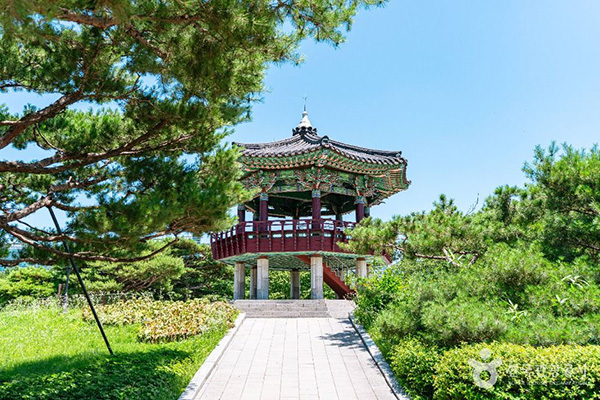 일산호수공원 내 전통 정자 달맞이섬 월파정