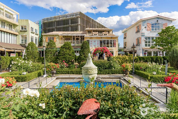 파주 프로방스 마을 유럽풍 정원과 시원한 분수대가 어우러진 마을 풍경